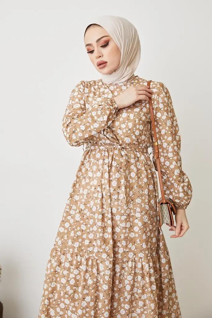 Beige Daisy Pattern Dress-detail
