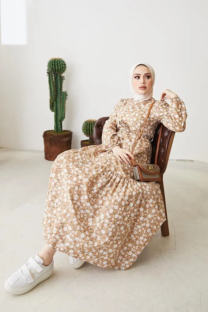 Beige Daisy Pattern Dress-detail