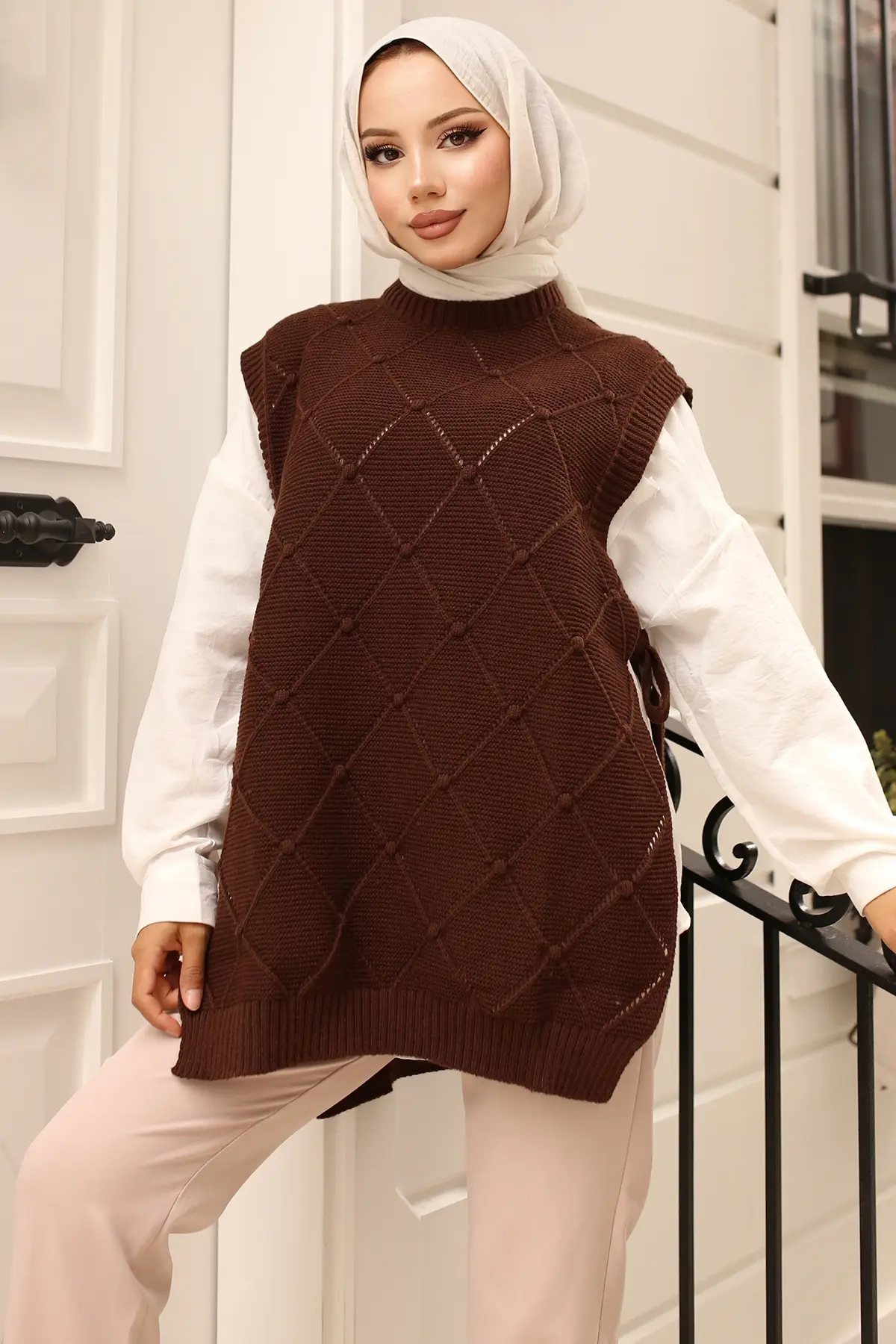 Diamond Patterned Sweater With Side Ties-detail