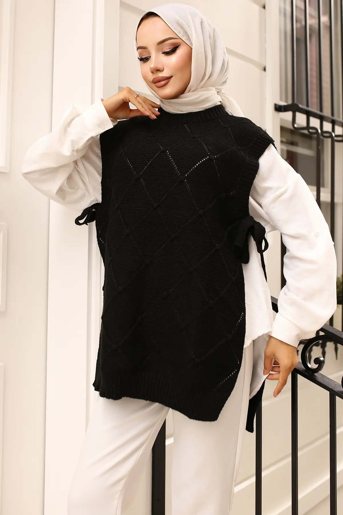 Diamond Patterned Sweater With Side Ties-detail