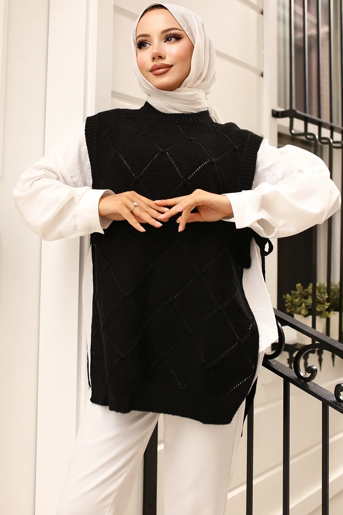 Diamond Patterned Sweater With Side Ties-detail