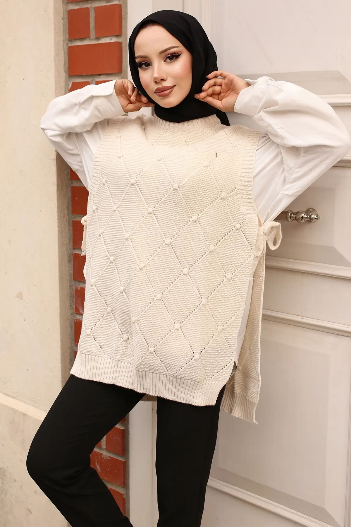 Diamond Patterned Sweater With Side Ties-detail