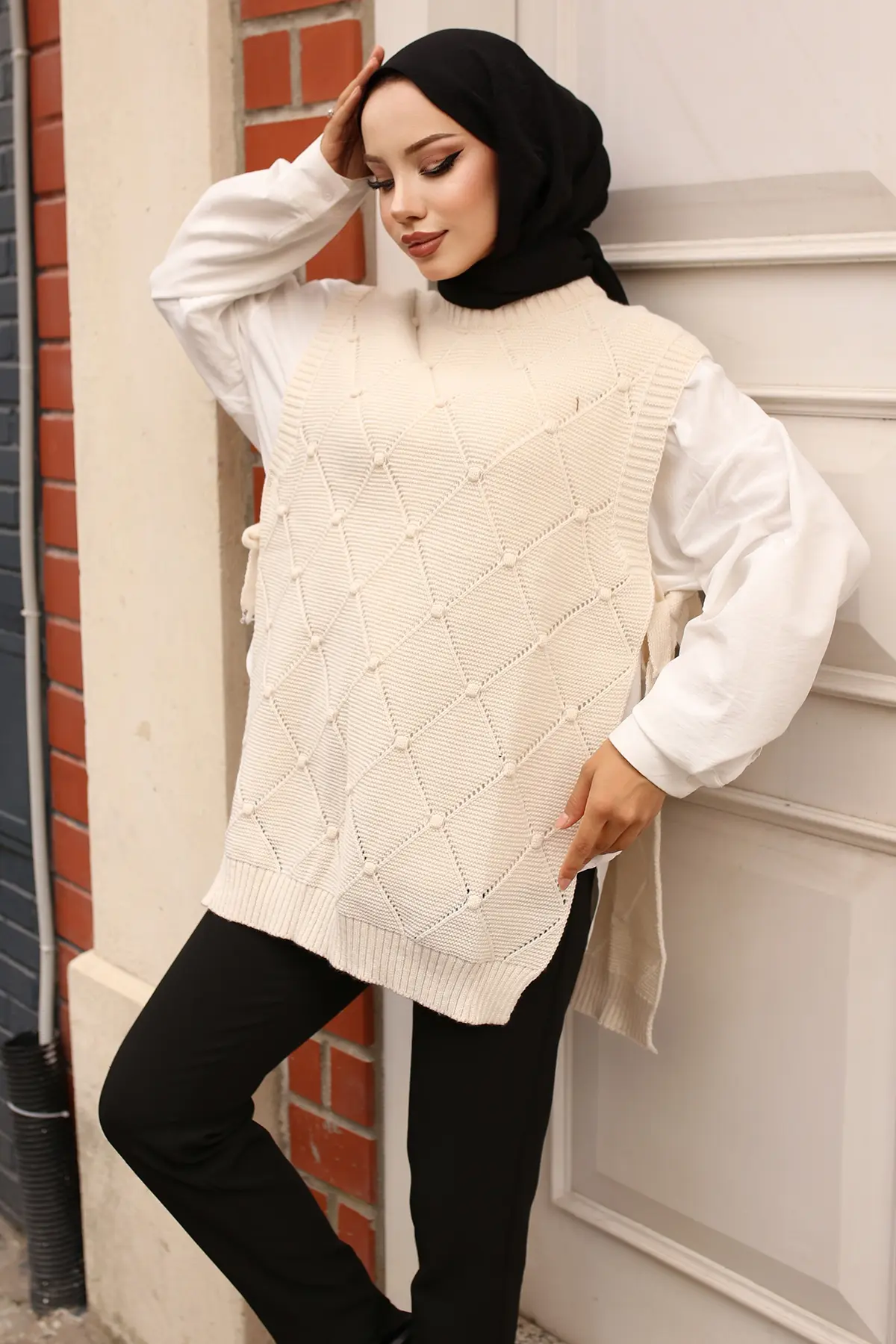 Diamond Patterned Sweater With Side Ties-detail