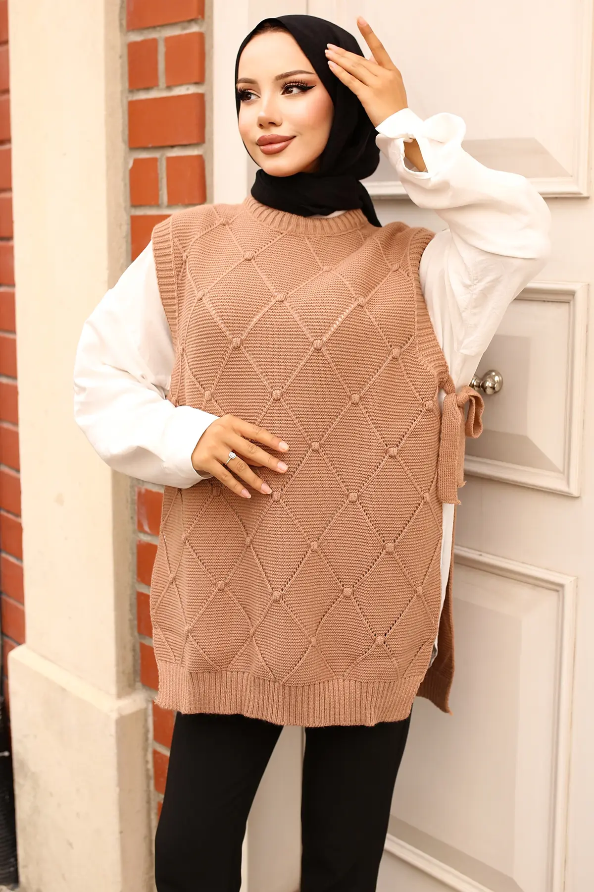 Diamond Patterned Sweater With Side Ties-detail