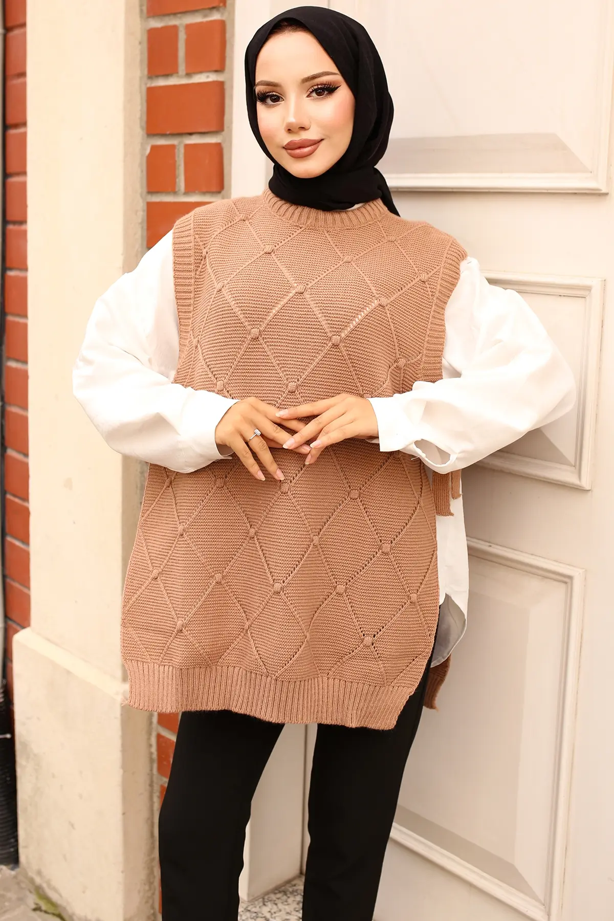 Diamond Patterned Sweater With Side Ties-detail