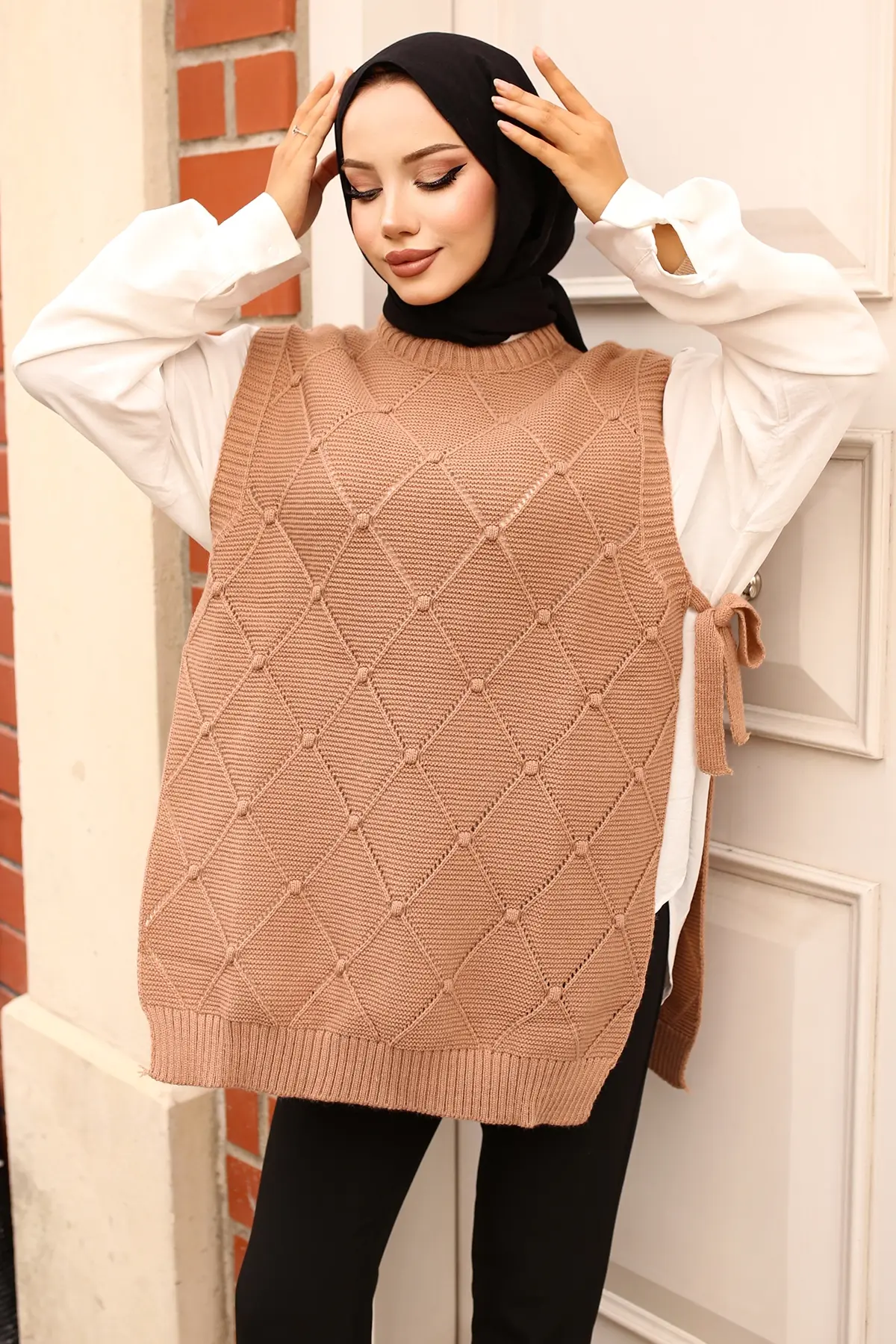 Diamond Patterned Sweater With Side Ties-detail