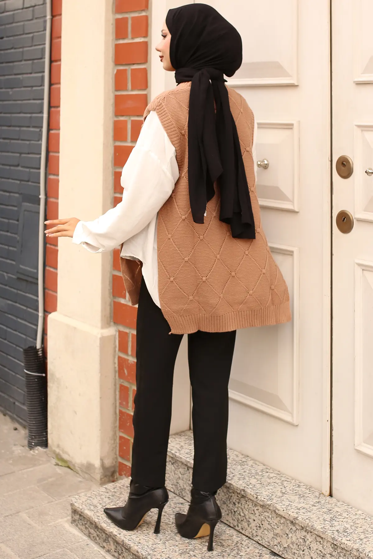 Diamond Patterned Sweater With Side Ties-detail