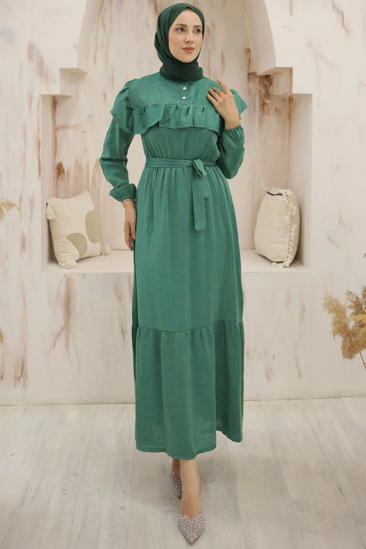 4043 Önü Fırfır Detaylı Düğmeli Elbise Zümrüt Yeşili-detail