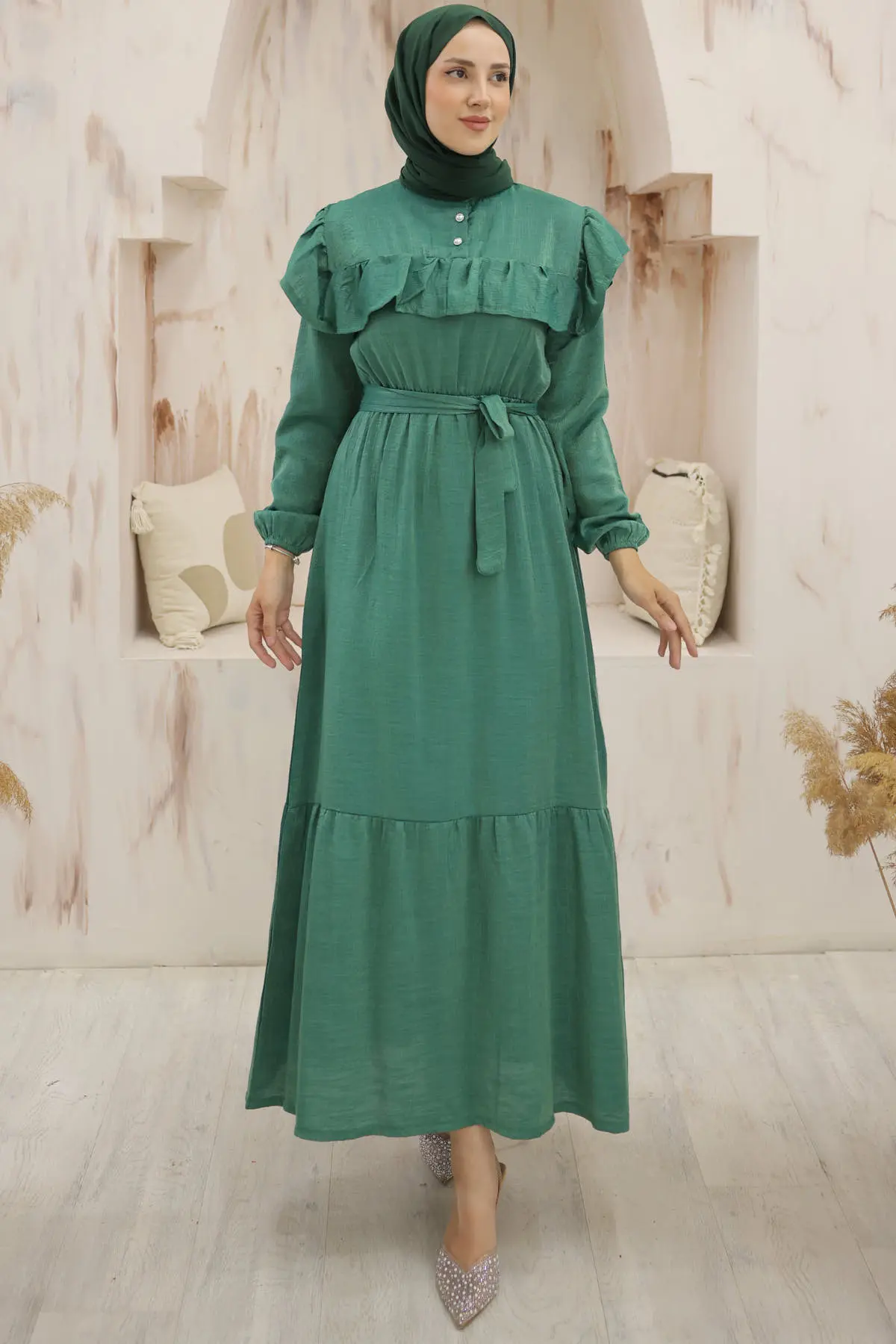 4043 Önü Fırfır Detaylı Düğmeli Elbise Zümrüt Yeşili-detail