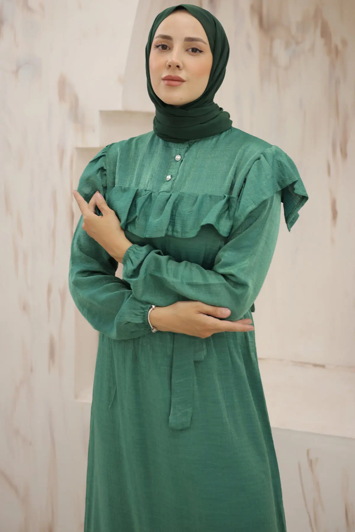 4043 Önü Fırfır Detaylı Düğmeli Elbise Zümrüt Yeşili-detail