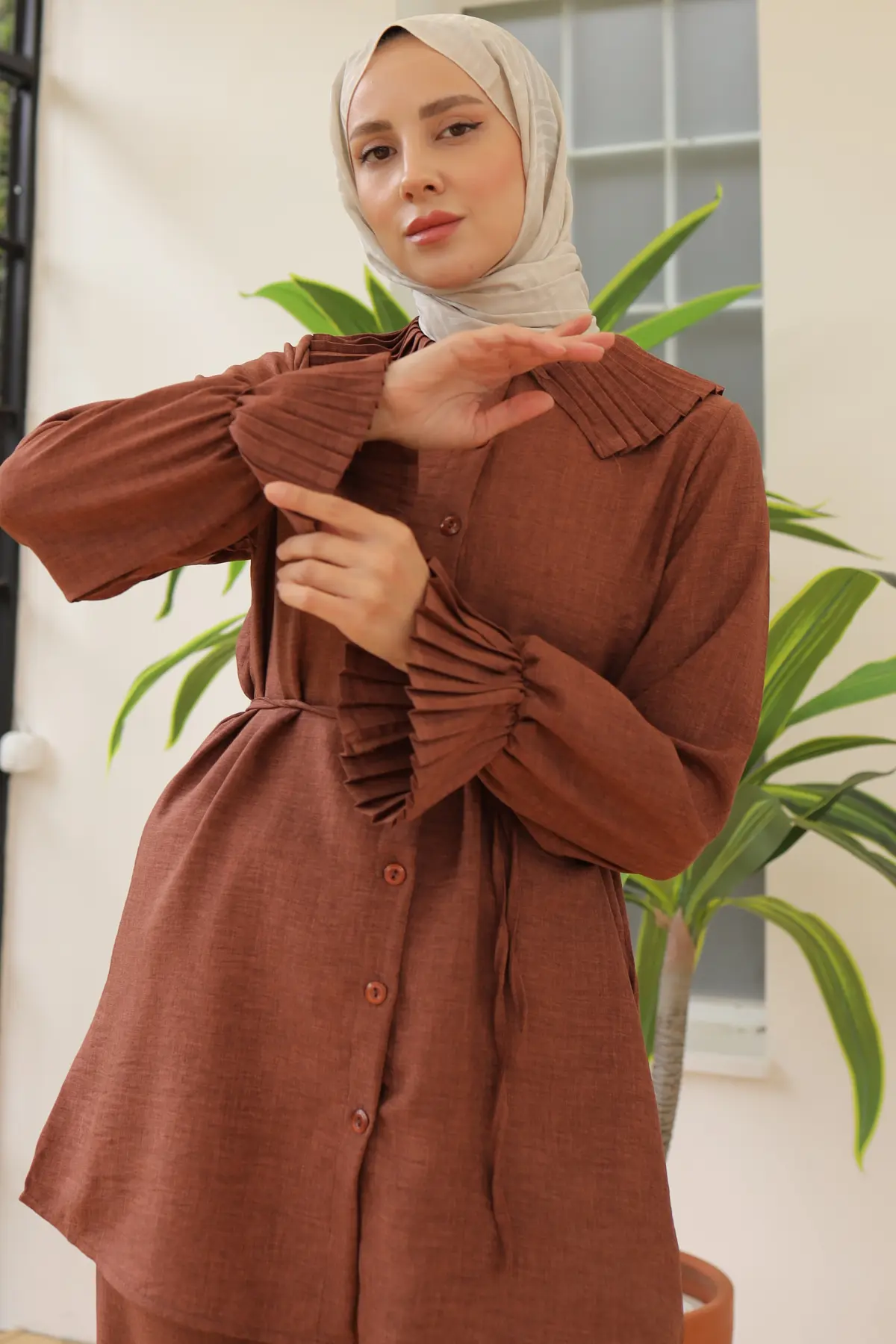 4044 Yakası Ve Kolları Pliseli Keten Takım Kahverengi-detail