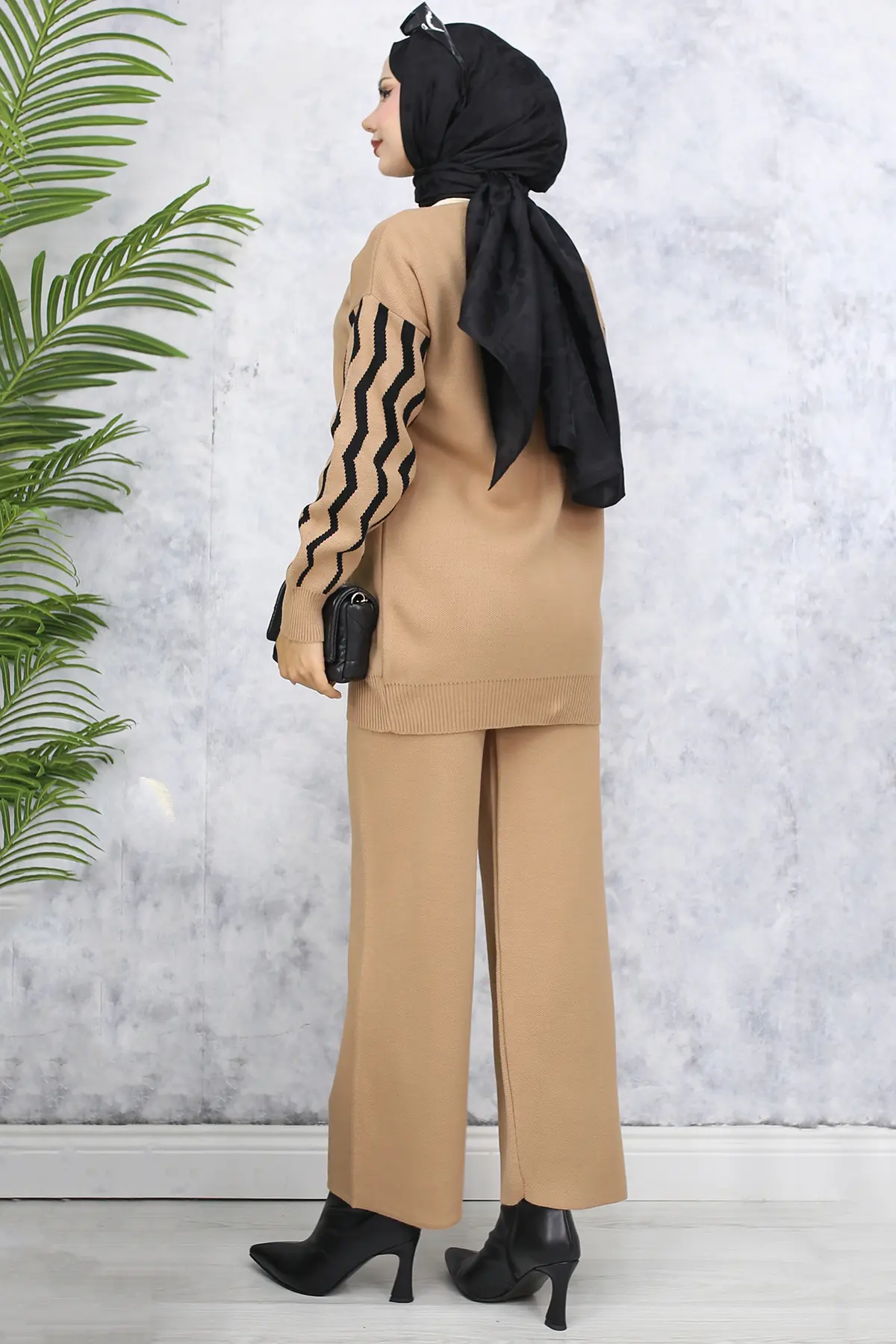 4064 Kolları Desenli Triko Takım Vizon-detail