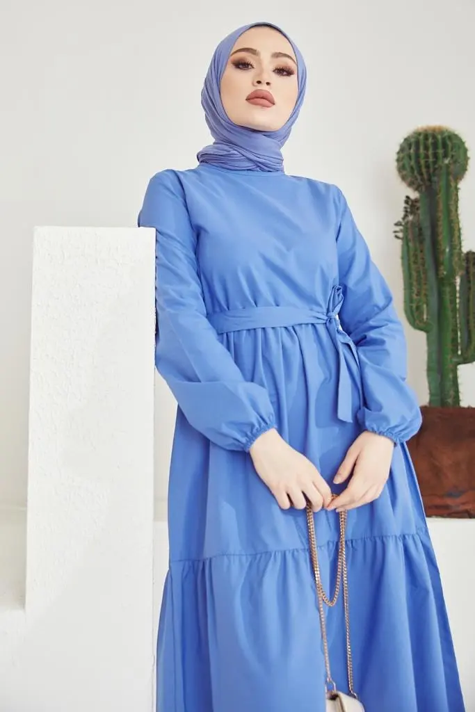 411 Sıfır Yaka Beli Kuşaklı Tesettür Elbise Mavi-detail