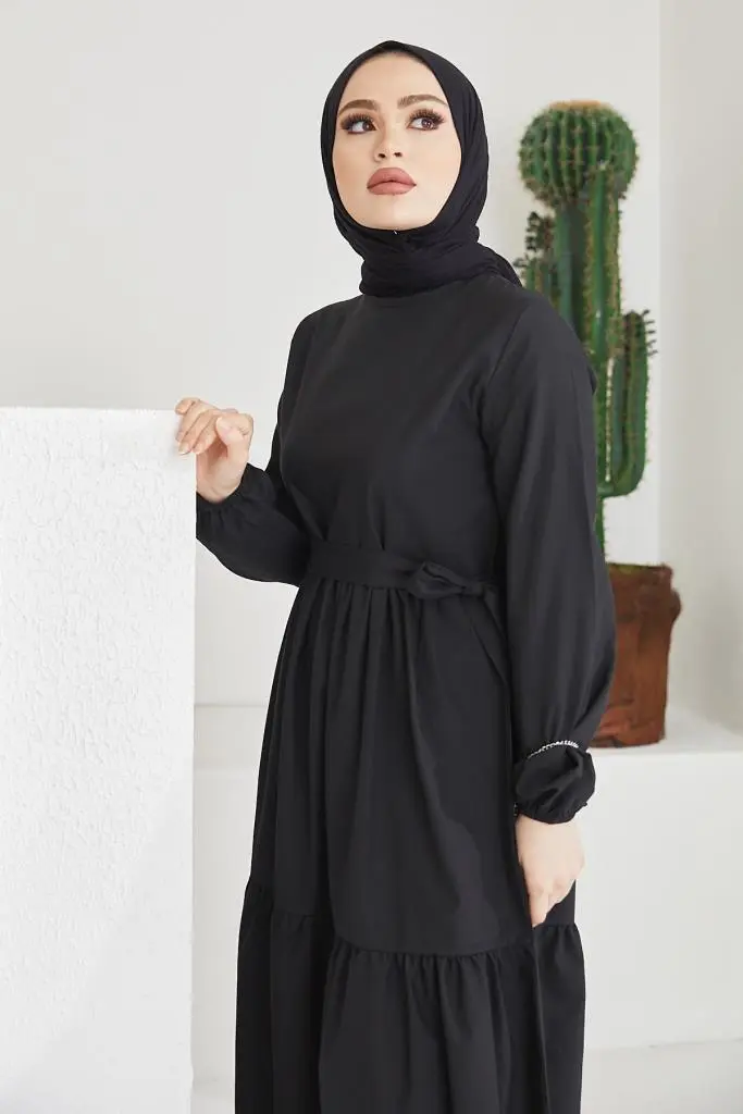 411 Sıfır Yaka Beli Kuşaklı Tesettür Elbise Siyah-detail