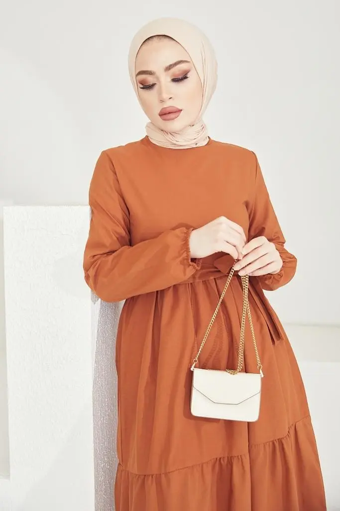 411 Sıfır Yaka Beli Kuşaklı Tesettür Elbise Tarçın-detail