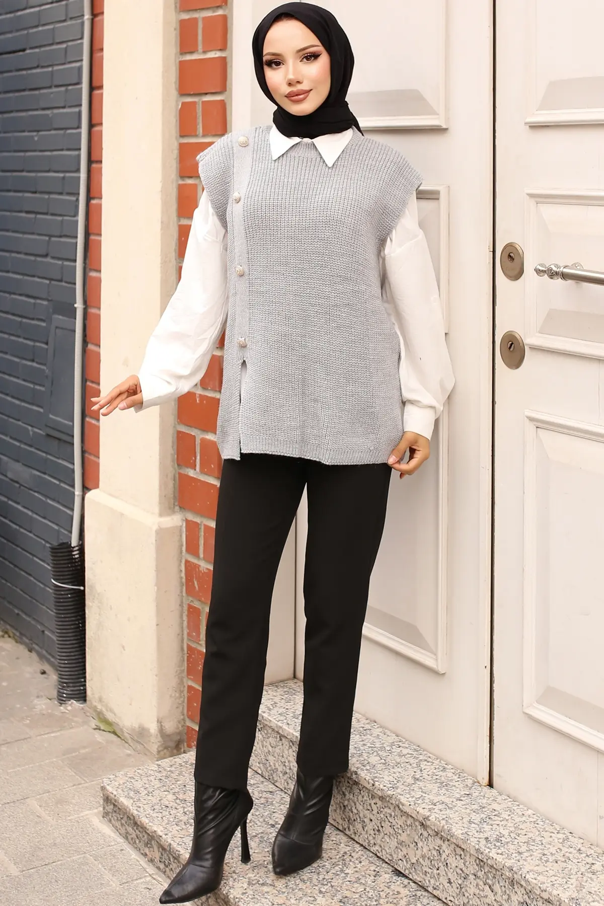 Button Detailed Sweater-detail