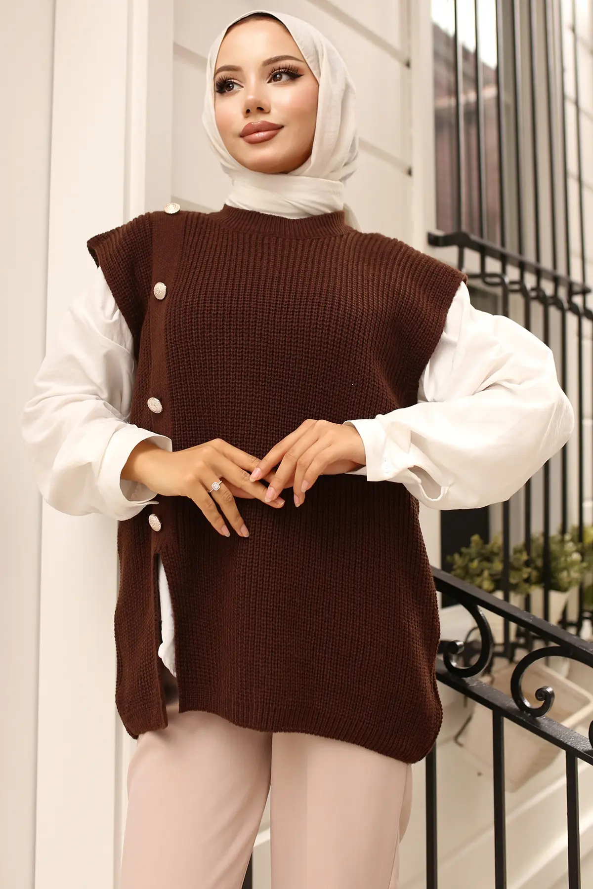 Button Detailed Sweater-detail