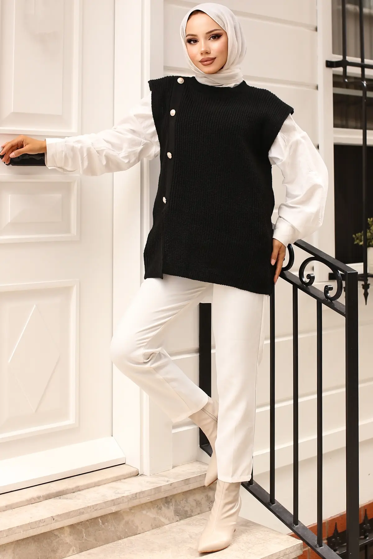 Button Detailed Sweater-detail