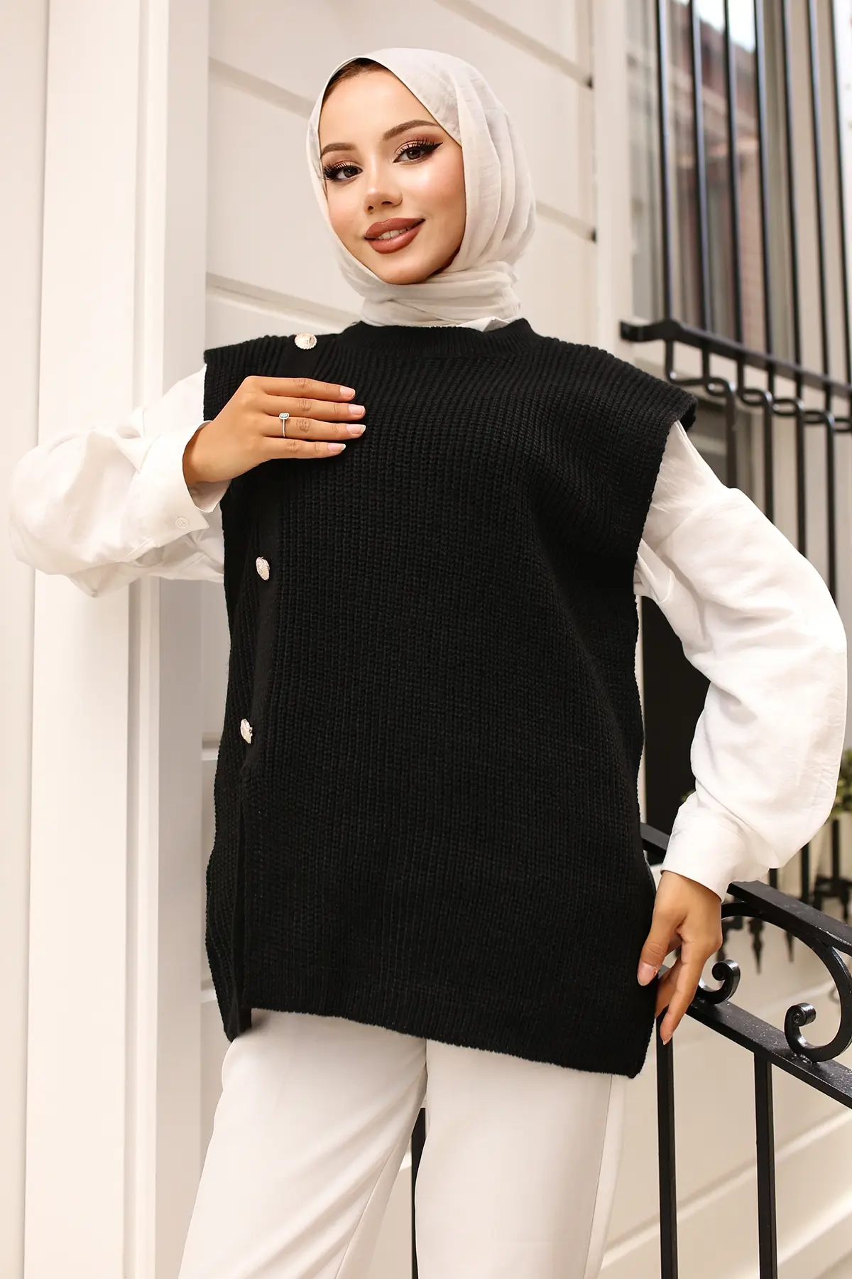 Button Detailed Sweater-detail