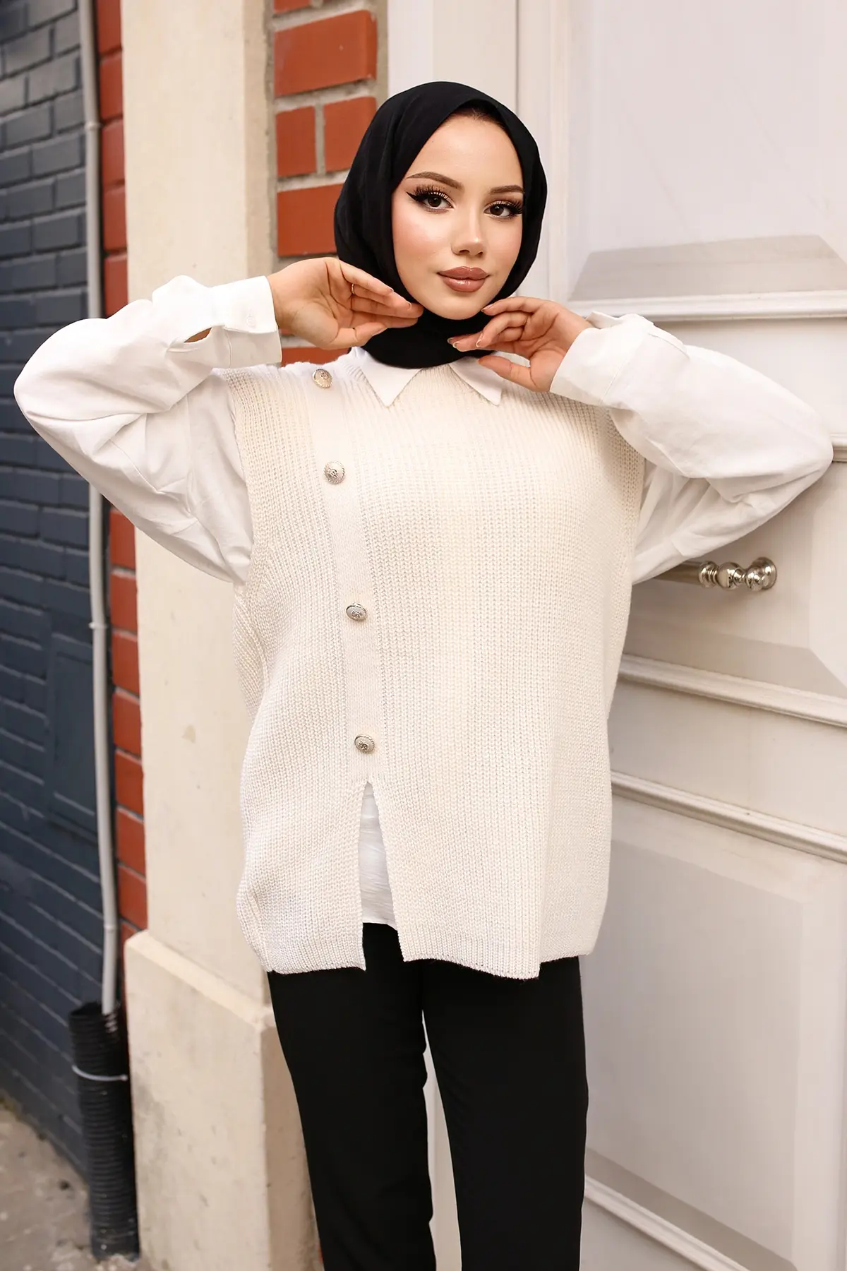 Button Detailed Sweater-detail