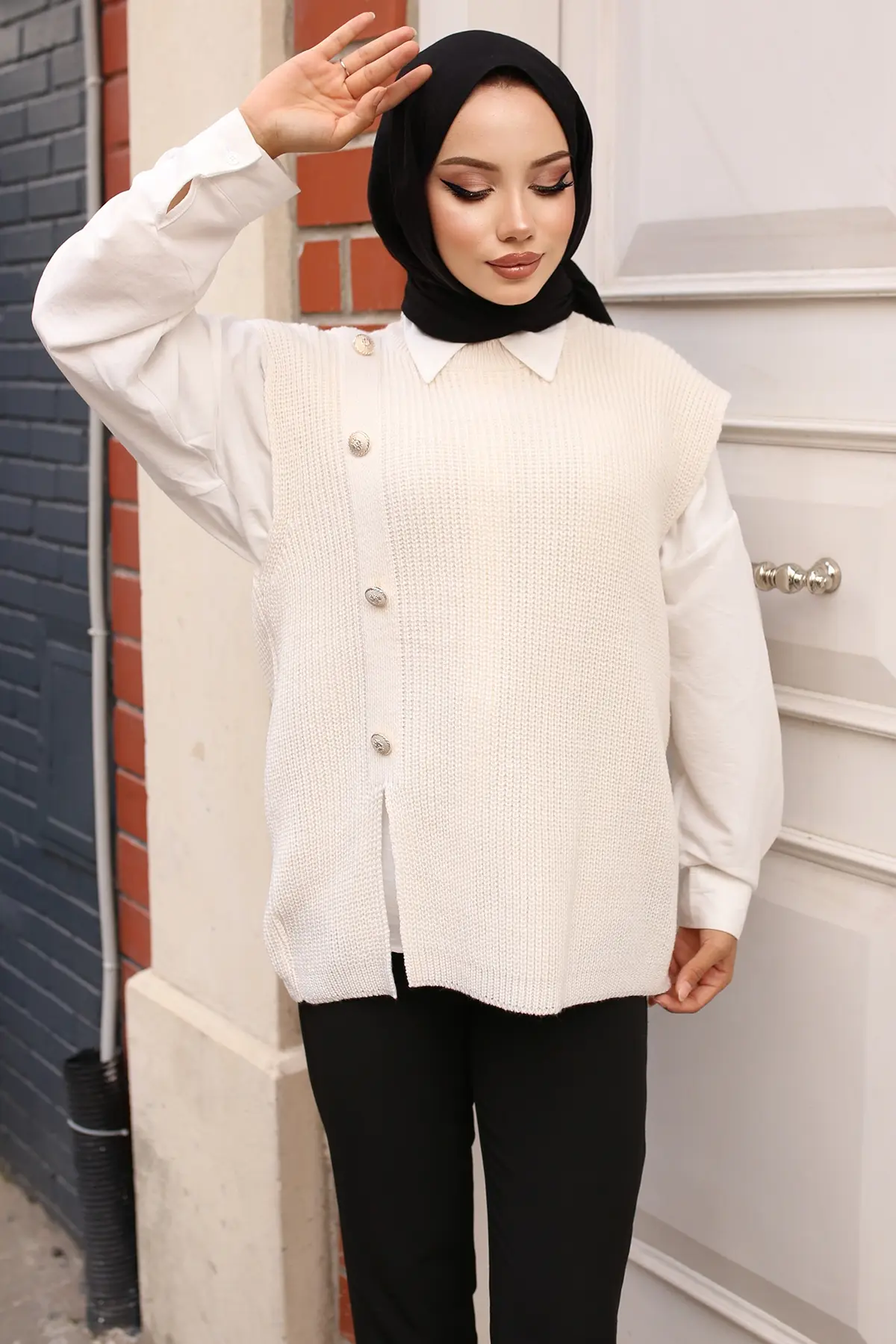 Button Detailed Sweater-detail