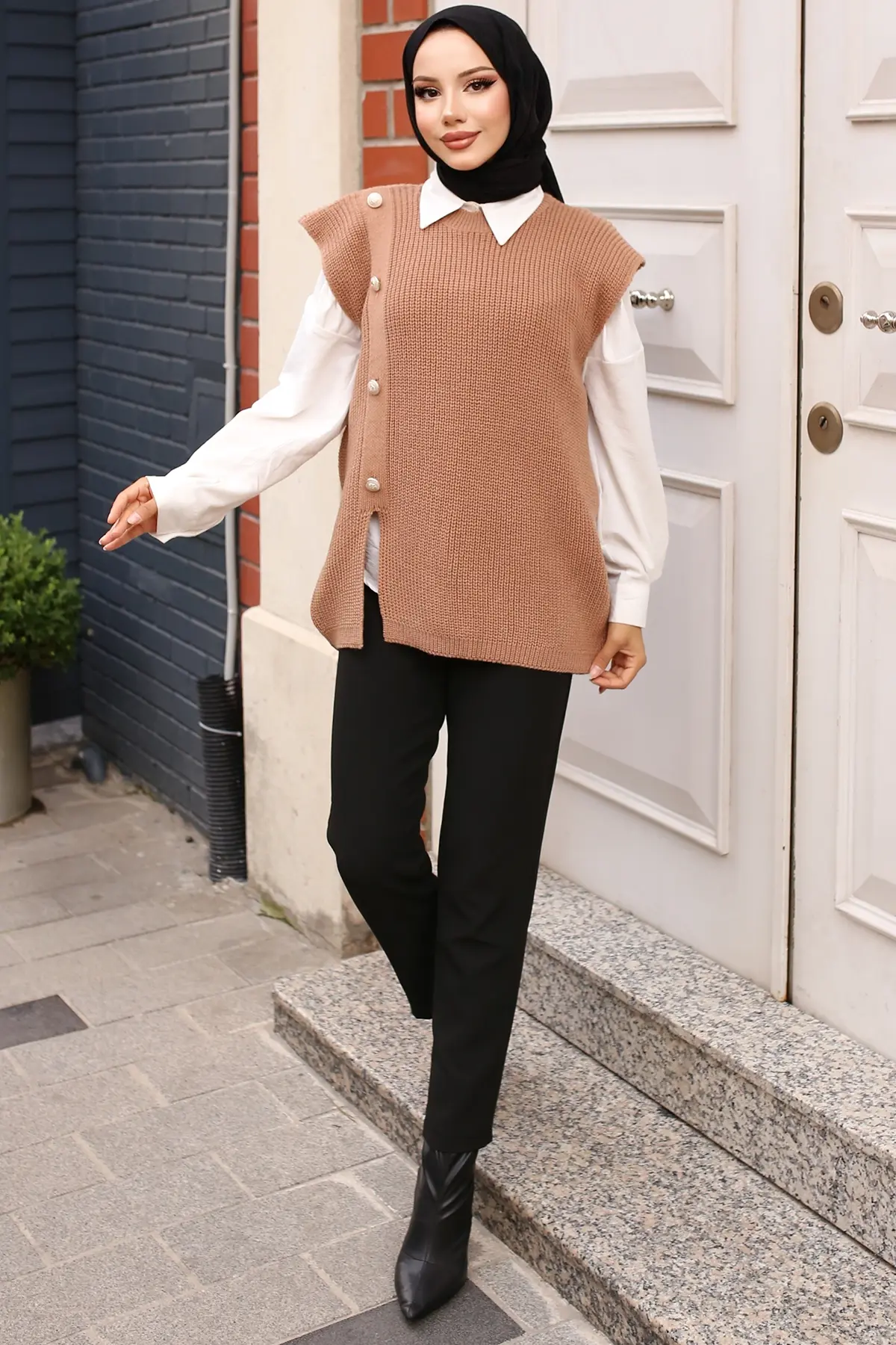 Button Detailed Sweater-detail