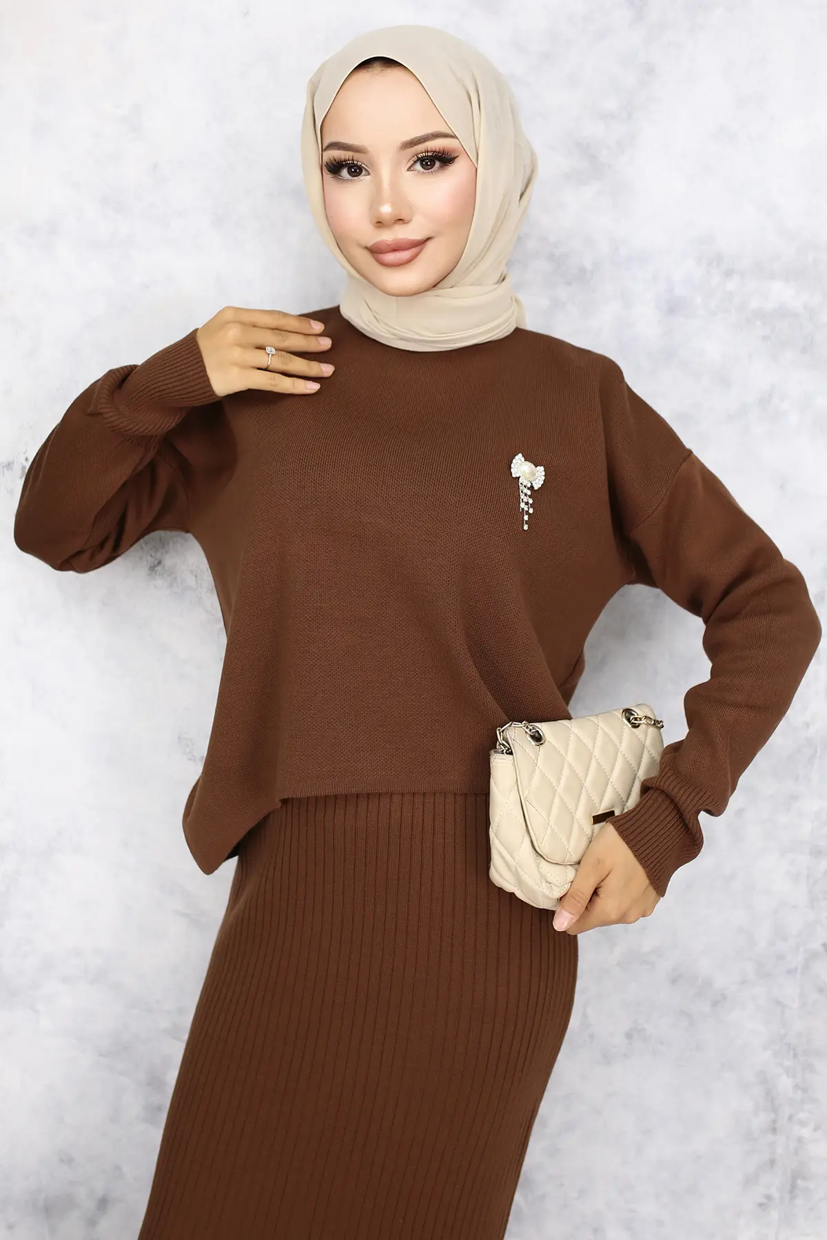 6110 Balıkçı Yaka Broş Detaylı Jile Triko Takım Kahverengi-detail