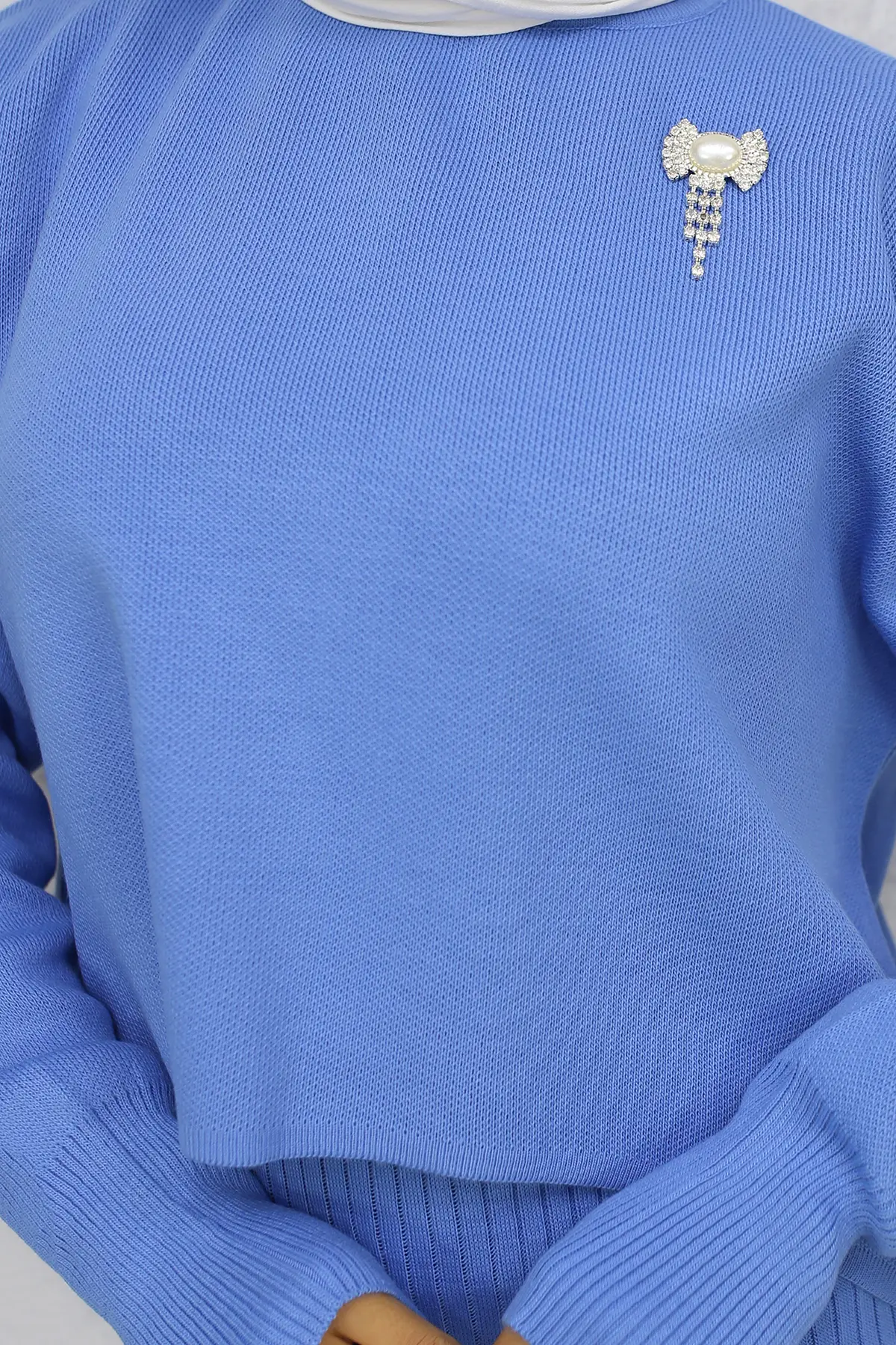 Turtleneck Brooch Detailed Gilet Knitwear Suit-detail