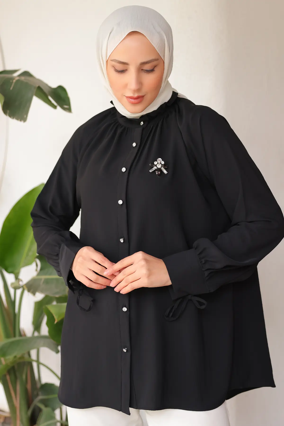 61639 Broşlu Gömlek Siyah-detail