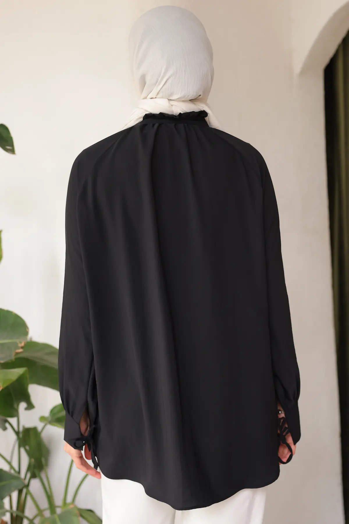 61639 Broşlu Gömlek Siyah-detail