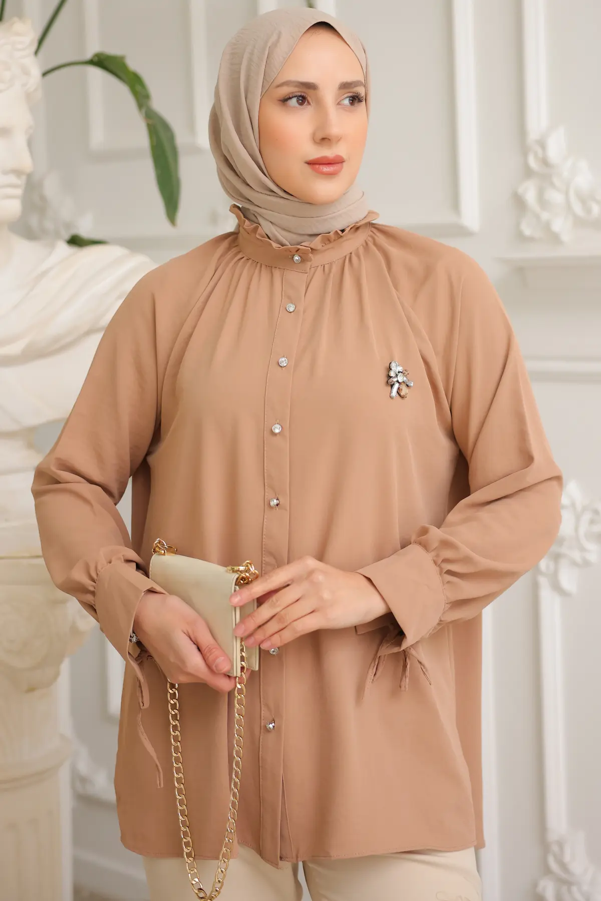 61639 Broşlu Gömlek Vizon-detail