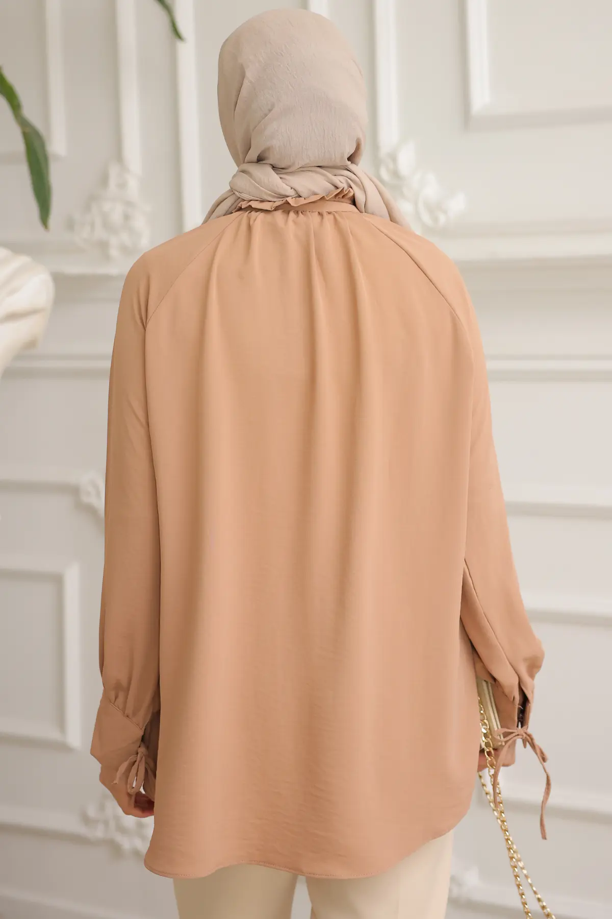 61639 Broşlu Gömlek Vizon-detail