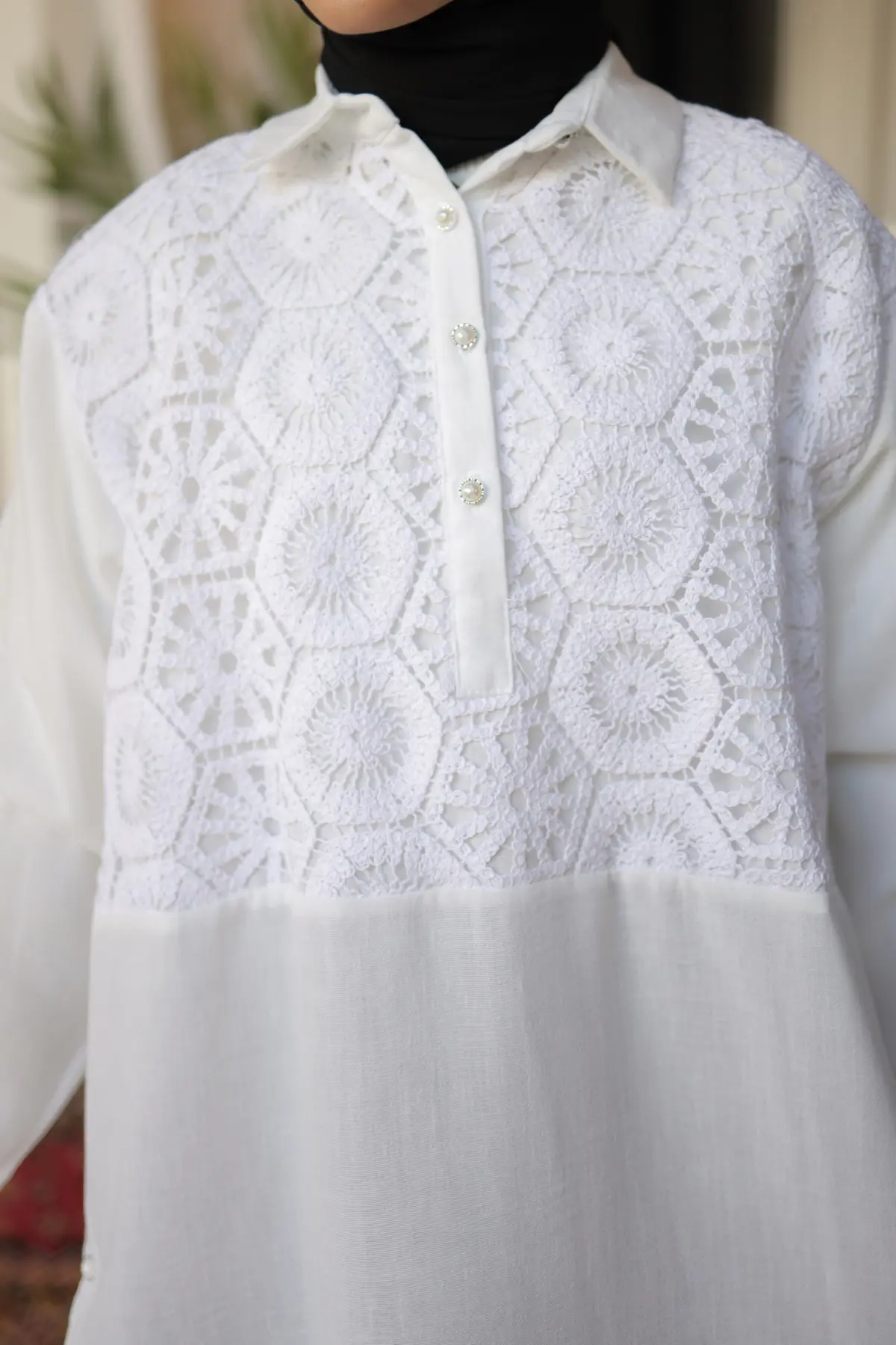 61640 Desenli İnci Düğmeli Gömlek Beyaz-detail