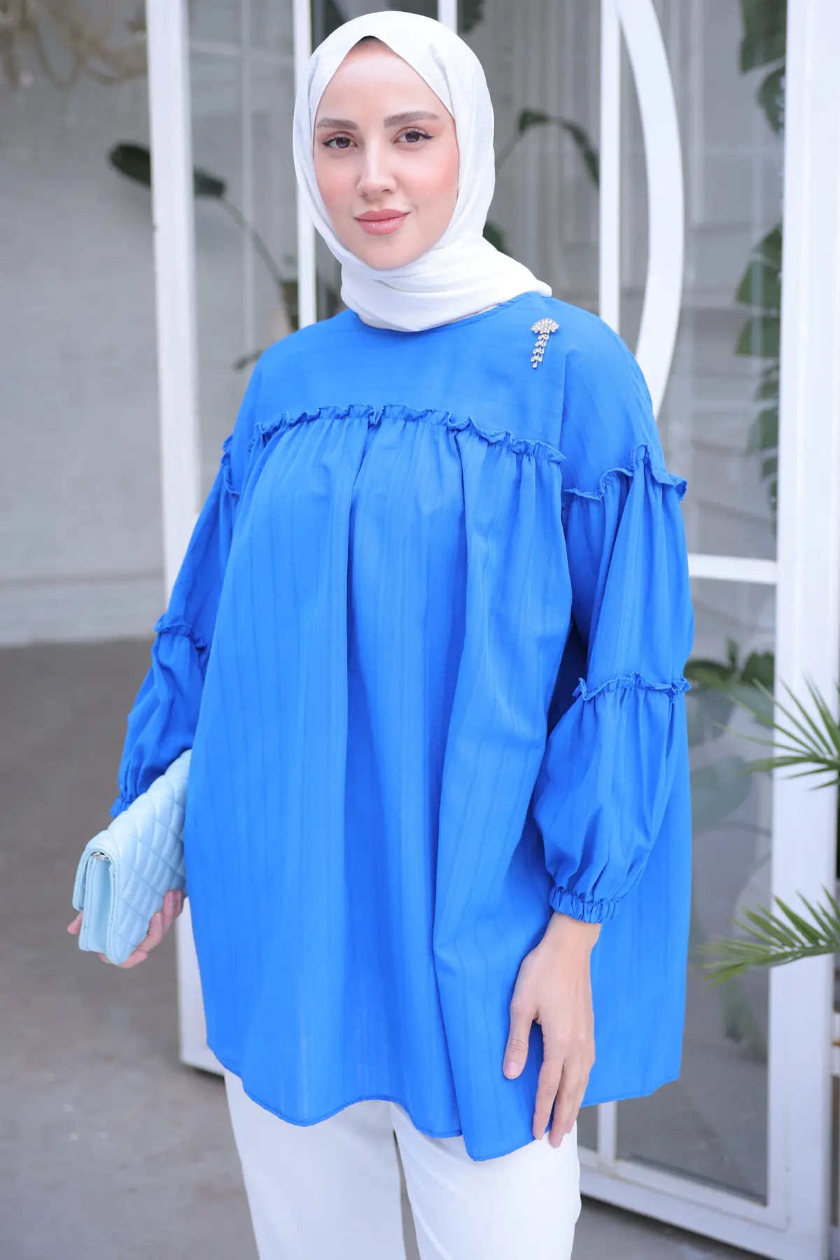 61647 Broş Detaylı Fırfırlı Gömlek Saks Mavisi-detail