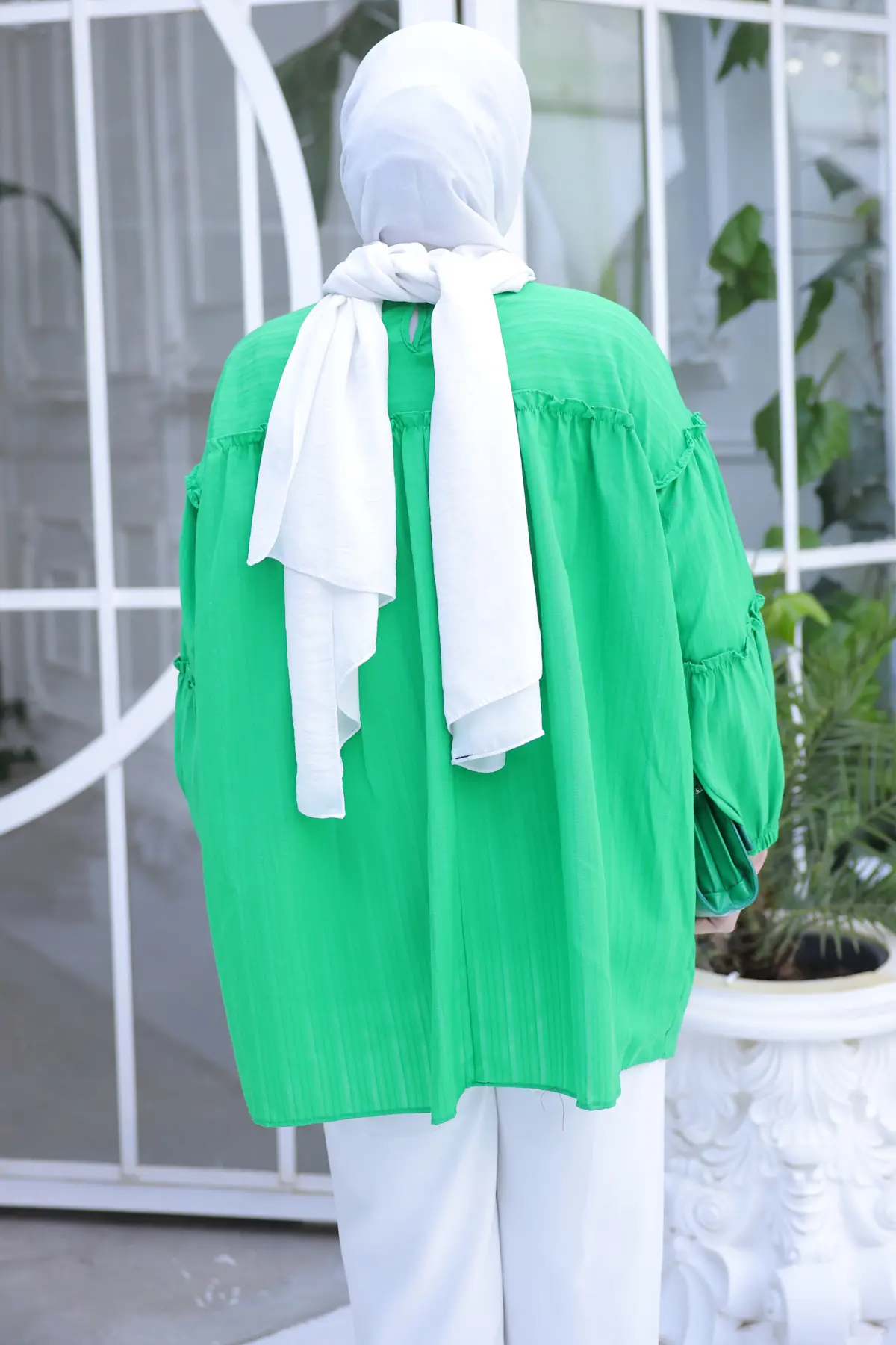 61647 Broş Detaylı Fırfırlı Gömlek Zümrüt Yeşili-detail