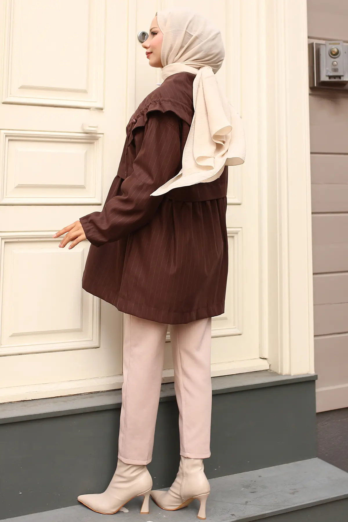 Trench Coat With Collar-detail