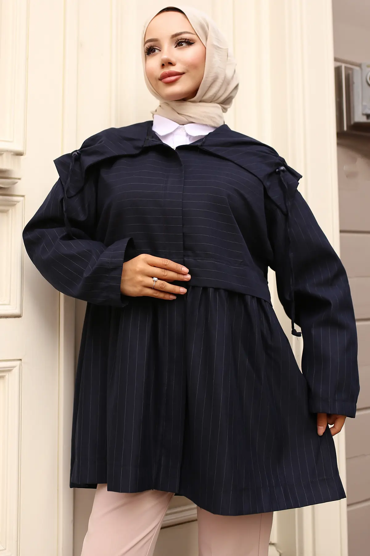 Trench Coat With Collar-detail