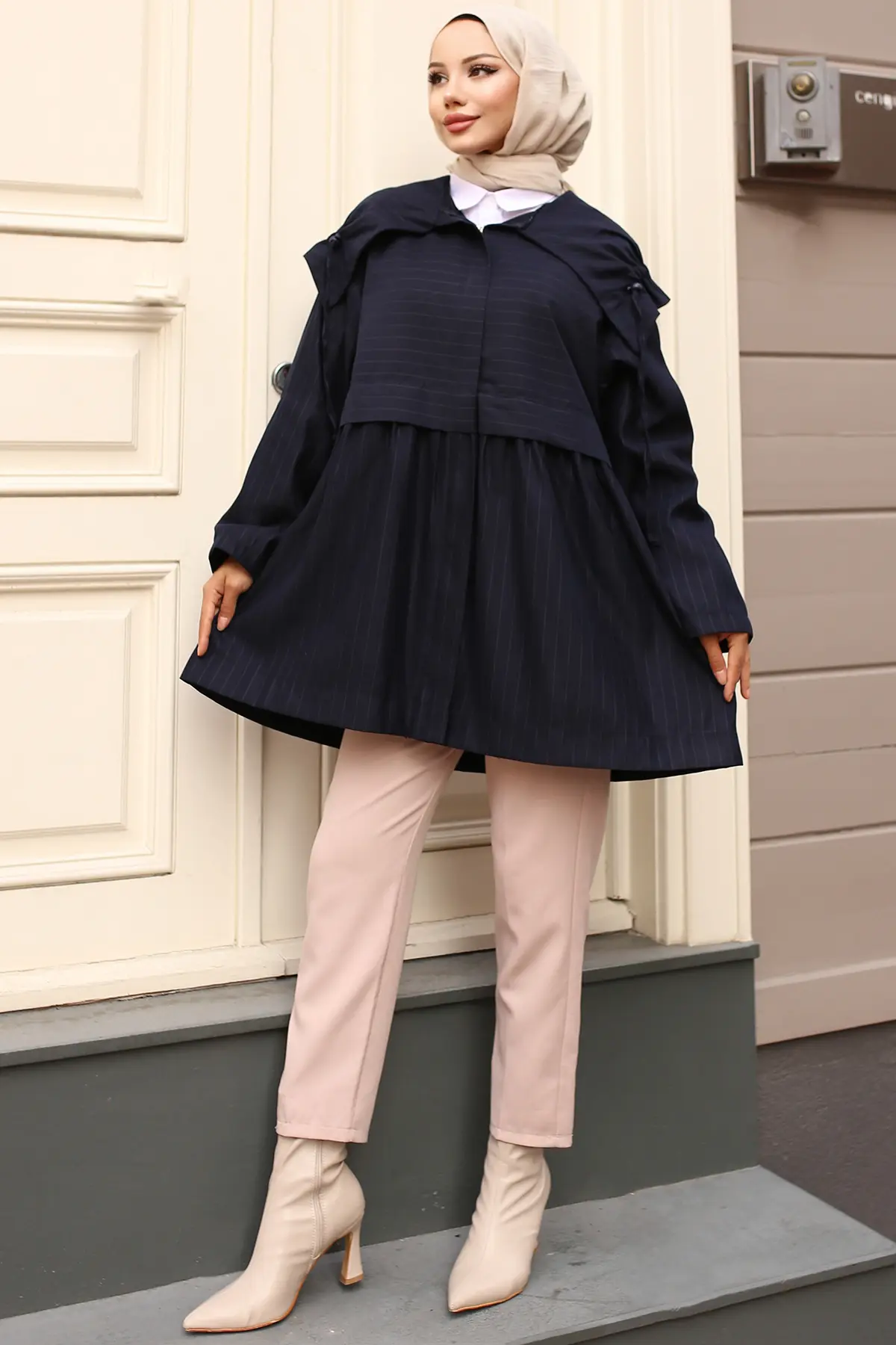 Trench Coat With Collar-detail