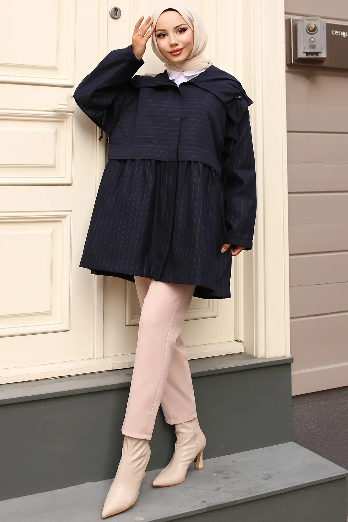 Trench Coat With Collar-detail