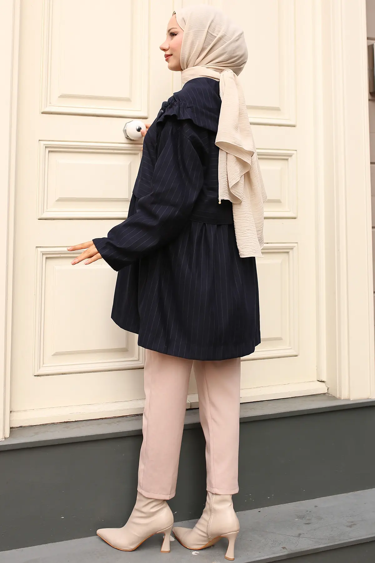 Trench Coat With Collar-detail