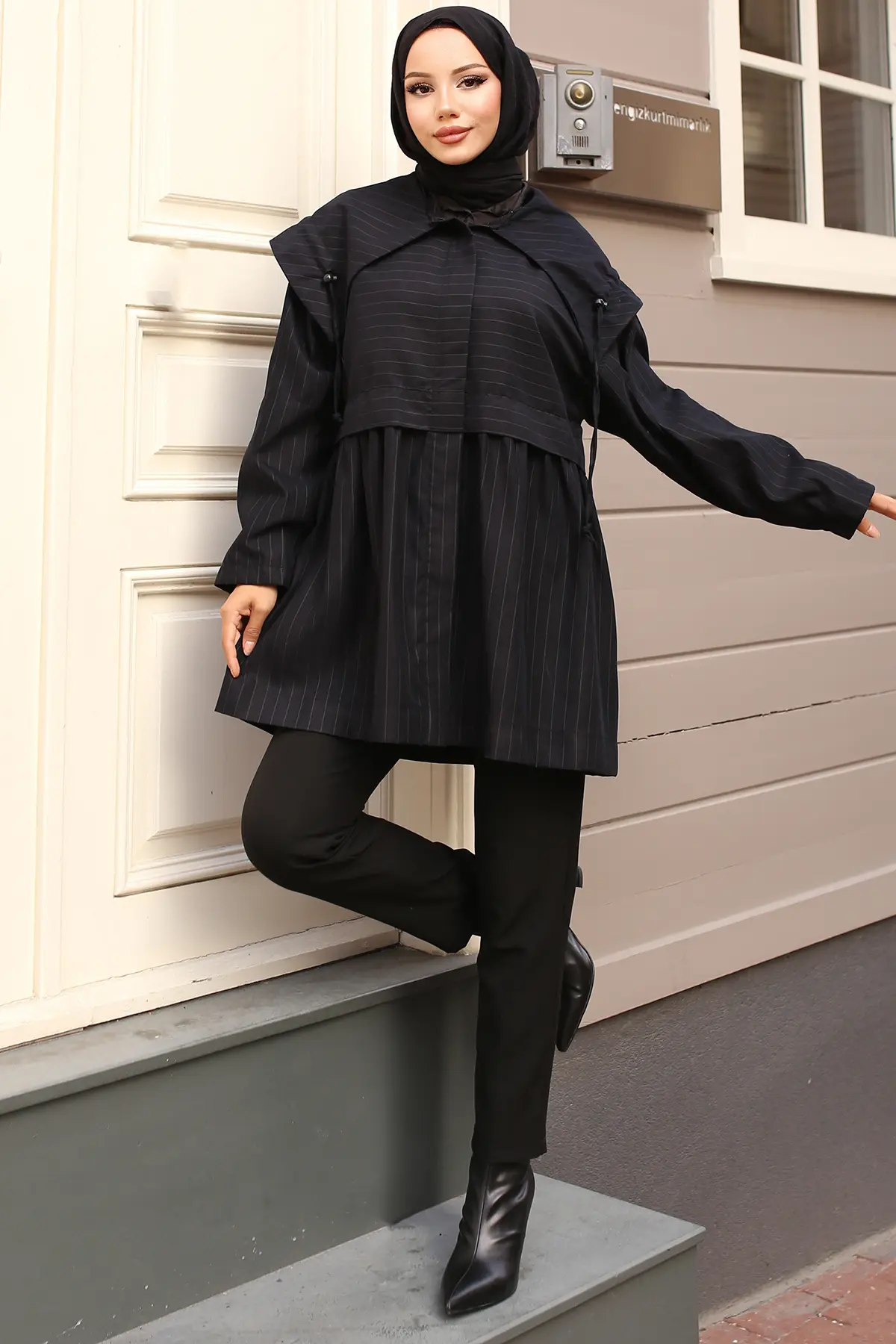Trench Coat With Collar-detail