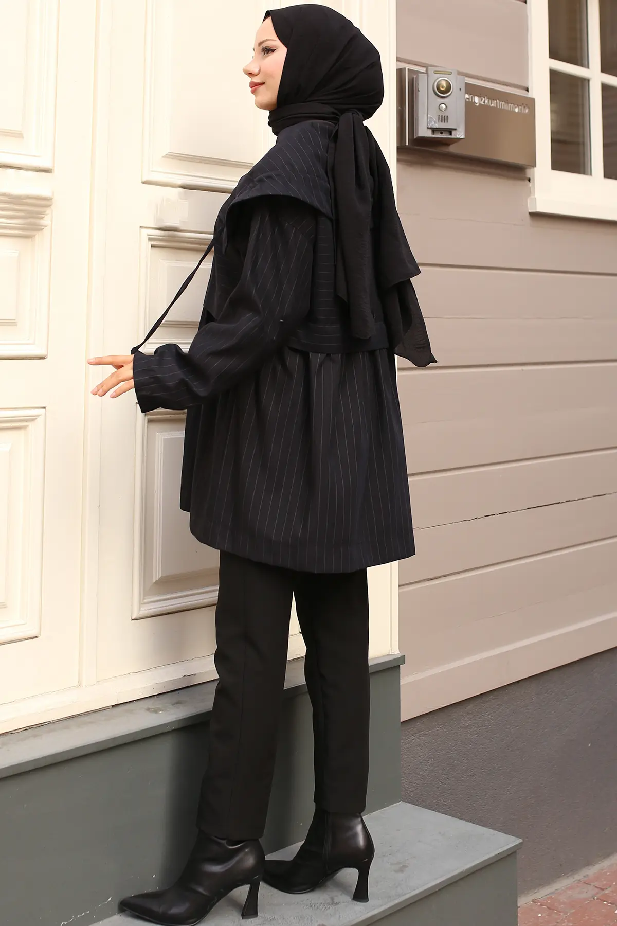 Trench Coat With Collar-detail