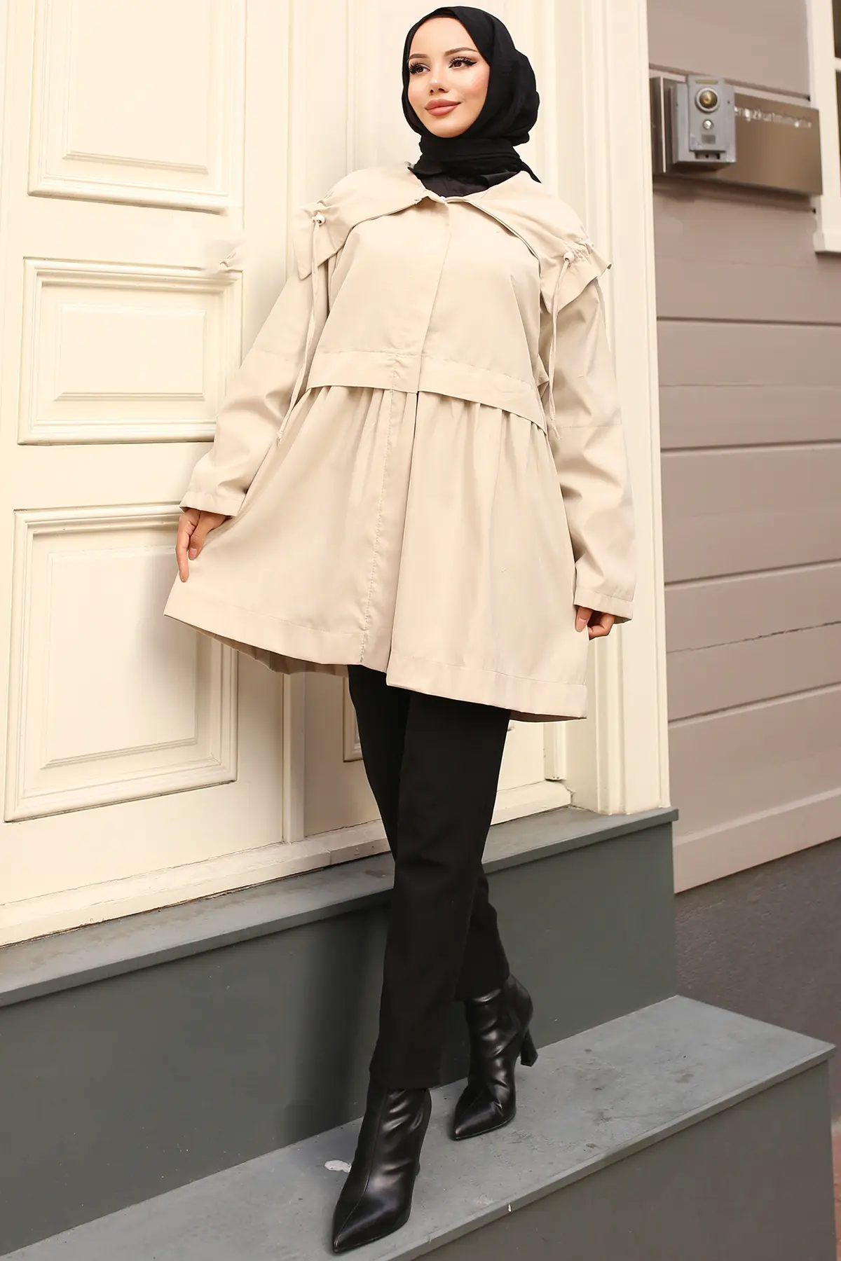 Trench Coat With Collar-detail