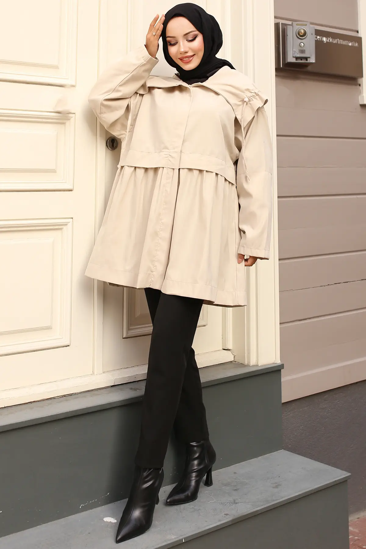 Trench Coat With Collar-detail