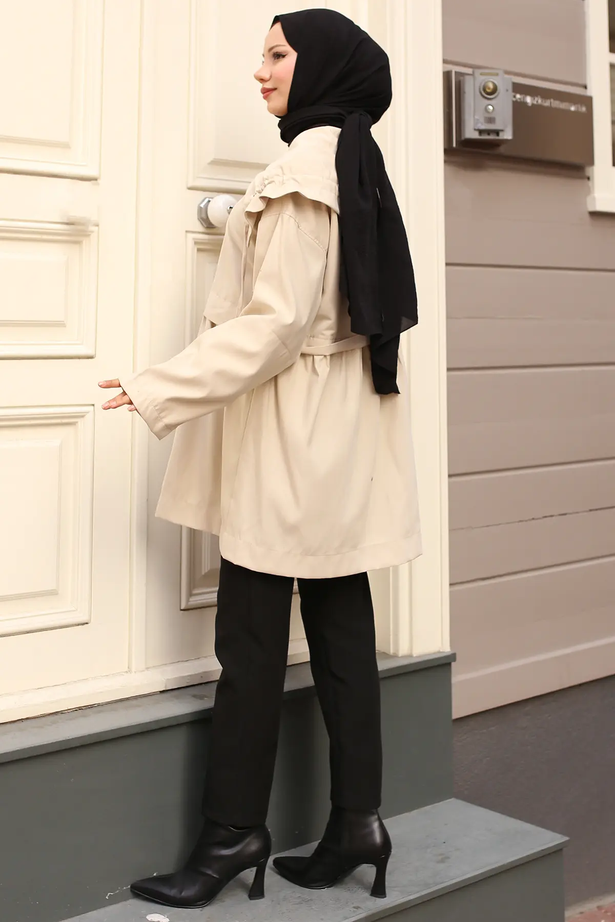Trench Coat With Collar-detail