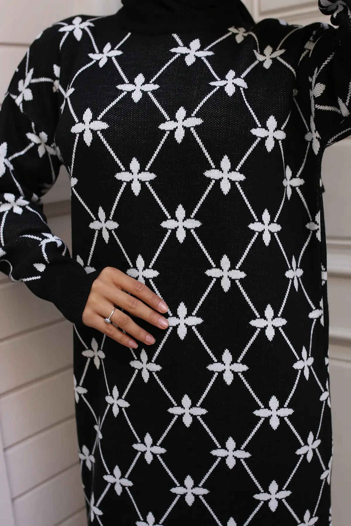 6207 Çiçek Desenli Triko Elbise Siyah-detail