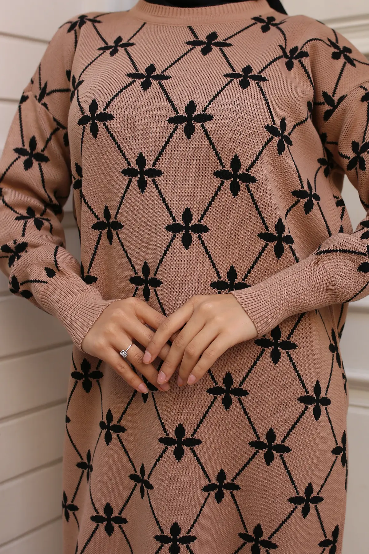 Flower Patterned Sweater Dress-detail