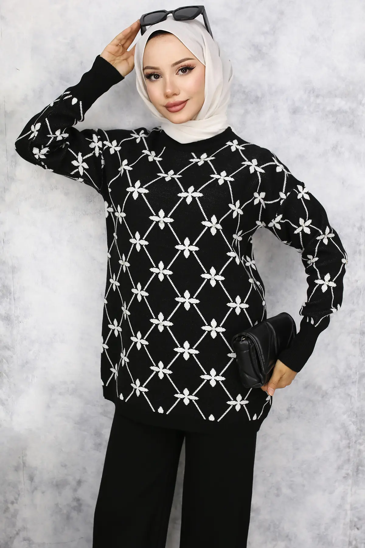 6212 Çiçek Desenli Taşlı Triko Takım Siyah-detail