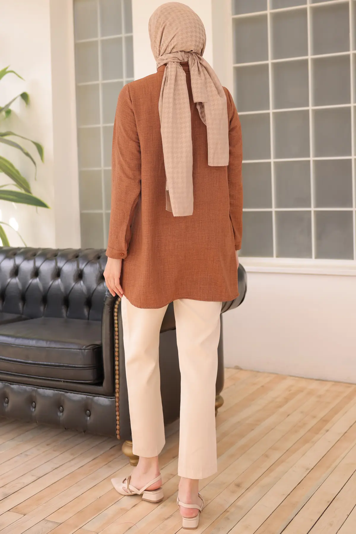 673 Boncuk Detaylı Gömlek Kahverengi-detail