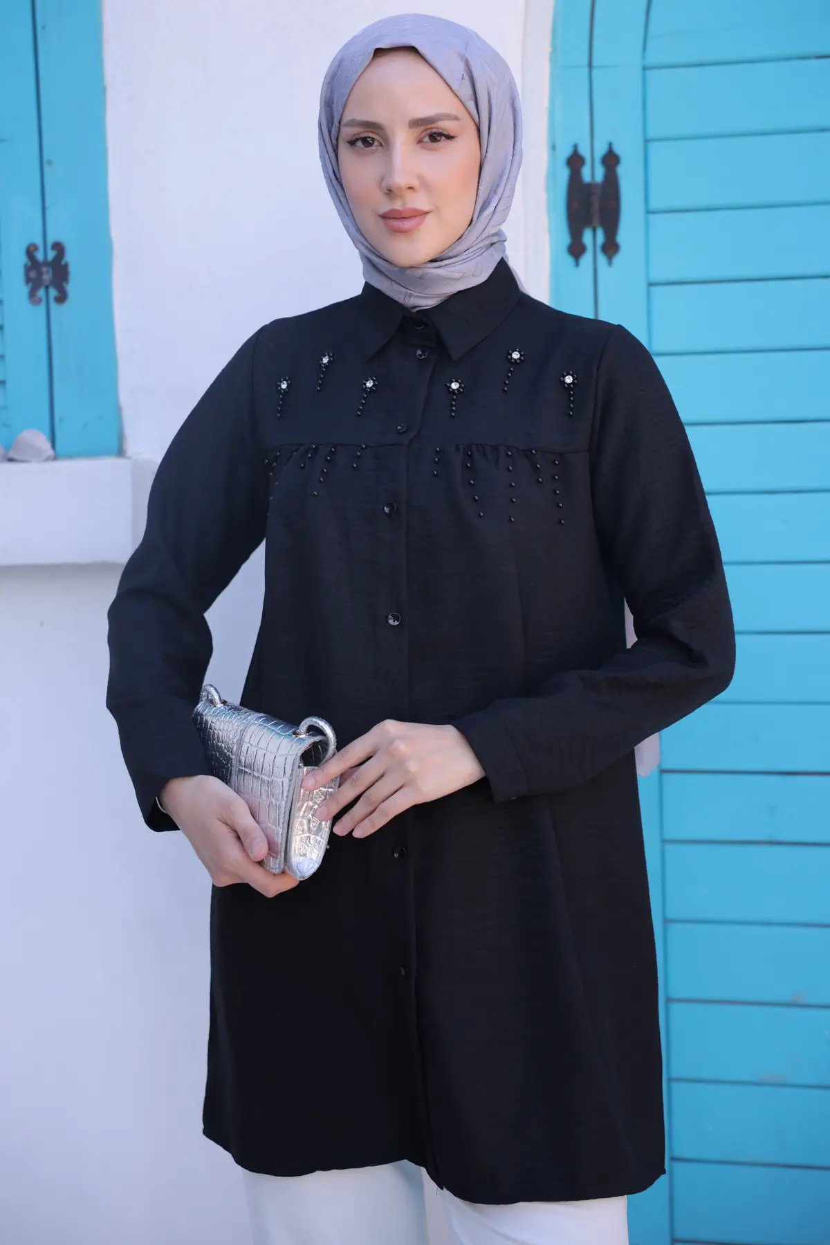 673 Boncuk Detaylı Gömlek Siyah-detail